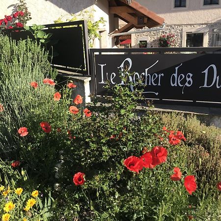 Le Rocher Des Ducs, Vue Sur Montagne, Abris Voitures Et Motos Le Glaizil Luaran gambar