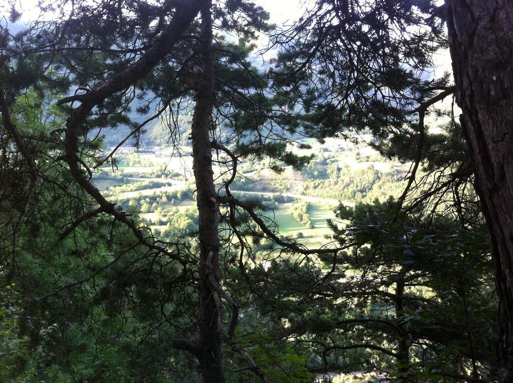 Le Rocher Des Ducs, Vue Sur Montagne, Abris Voitures Et Motos Le Glaizil Luaran gambar