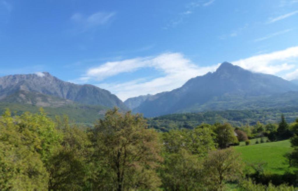 Le Rocher Des Ducs, Vue Sur Montagne, Abris Voitures Et Motos Le Glaizil Bilik gambar